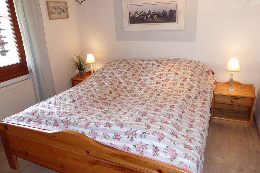 Gemütliches familienfreundliches Ferienhaus mit Wlan, Fahrrädern und Kinderbett in Burhave, Butjadingen