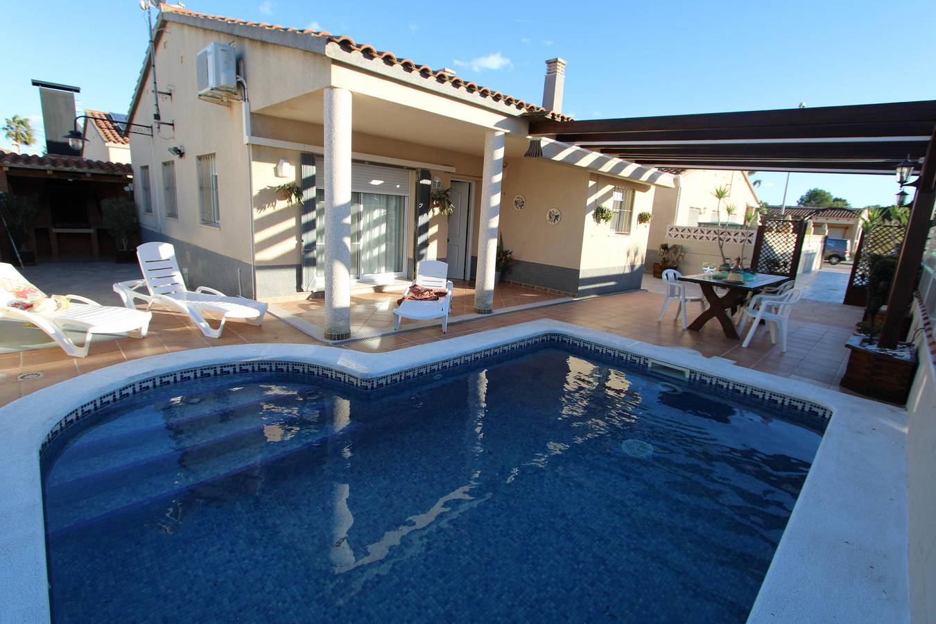Casa Riu Avall ,I deal fuer Ihren Urlaub am Meer, Witi gratis, optional Klimaanlage, Privatpool, Hunde erlaubt, Hundestrand in Riumar, Delta de l'Ebre