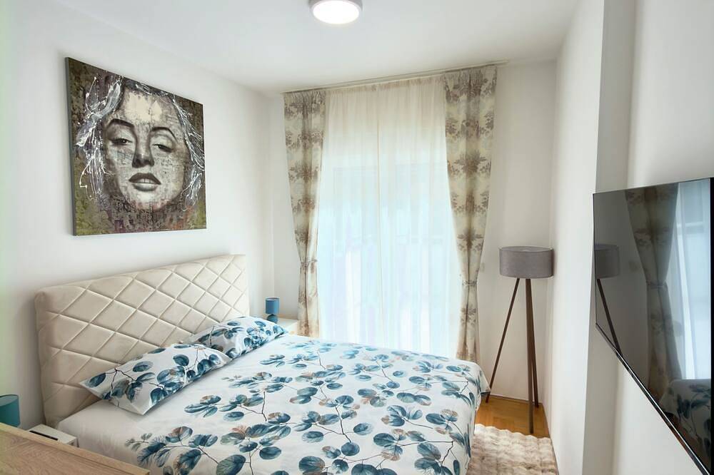 Apartamento entero, Welcome to your perfect Mediterranean getaway! in Budva, Municipio de Budva