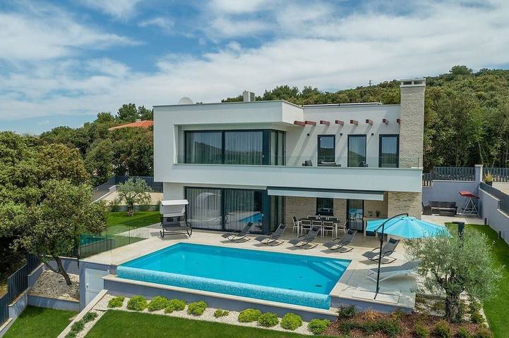 Villa für 8 Personen, mit Balkon und Sauna sowie Garten in Vrsar