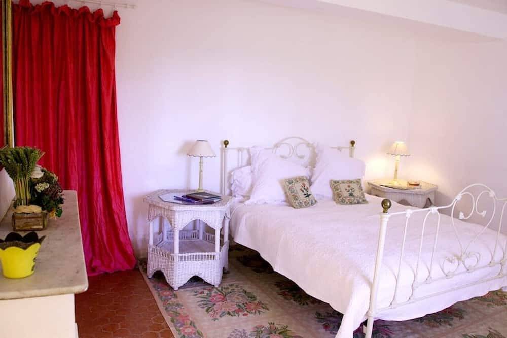 Beautiful Provençal manor house in award winning vineyard in Carnoules, Region de Toulon