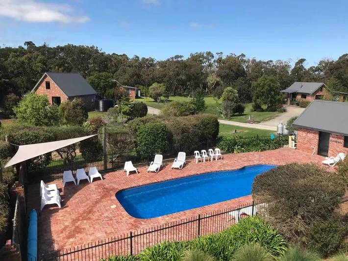 Albergue para 20 personas, con piscina además de jardín y vistas - 1