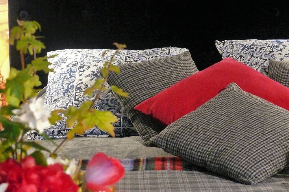 La Suite Légendes pour 2 personnes Suite romantique et insolite avec vue jardin in Muidorge, Oise