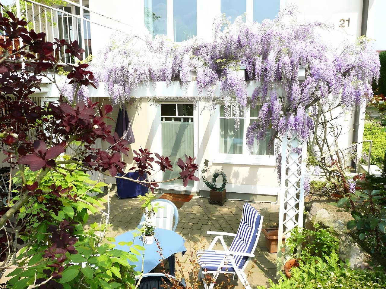 Entire apartment, Apartment '1-Zimmer' with Private Terrace, Shared Garden and Wi-Fi in Unteruhldingen, Uhldingen-Mühlhofen