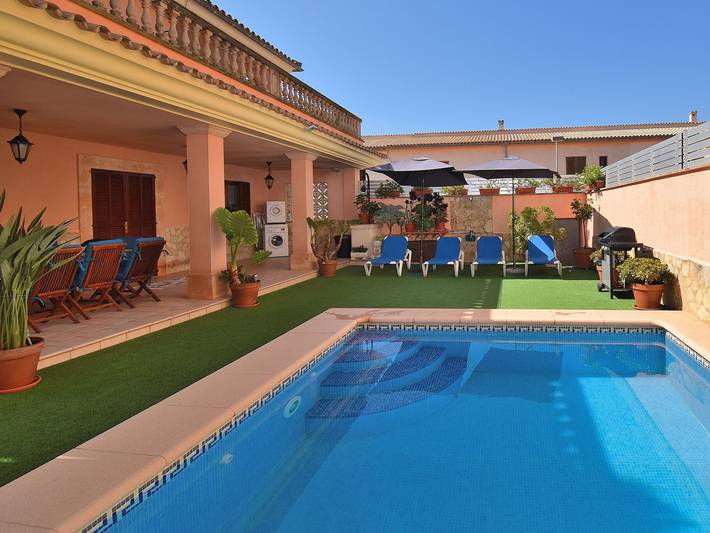 Großes Haus in Muro mit Pool und WLAN, für 8 Personen in Muro, Mallorca Norden