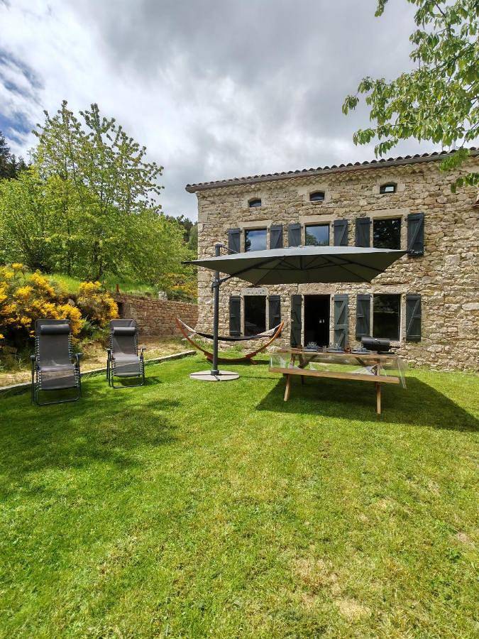 Location de vacances pour 6 personnes, avec Jacuzzi et Terrasse ainsi que Jardin et Sauna à Saint-Christophe-d'Allier