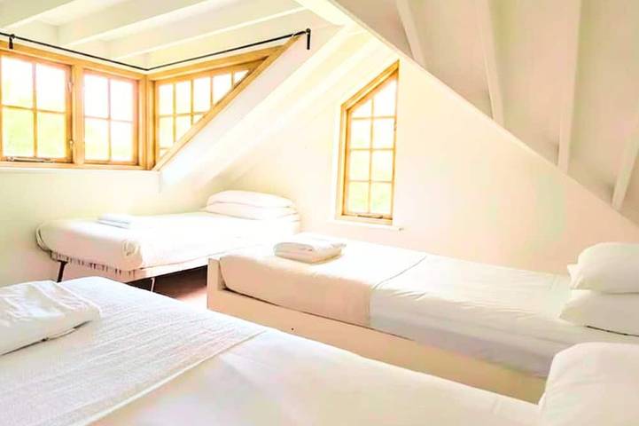 * Neues Angebot * Wunderschönes Cottage, hundefreundlich, gemeinsamer Pool und Tennisplatz in West Sussex
