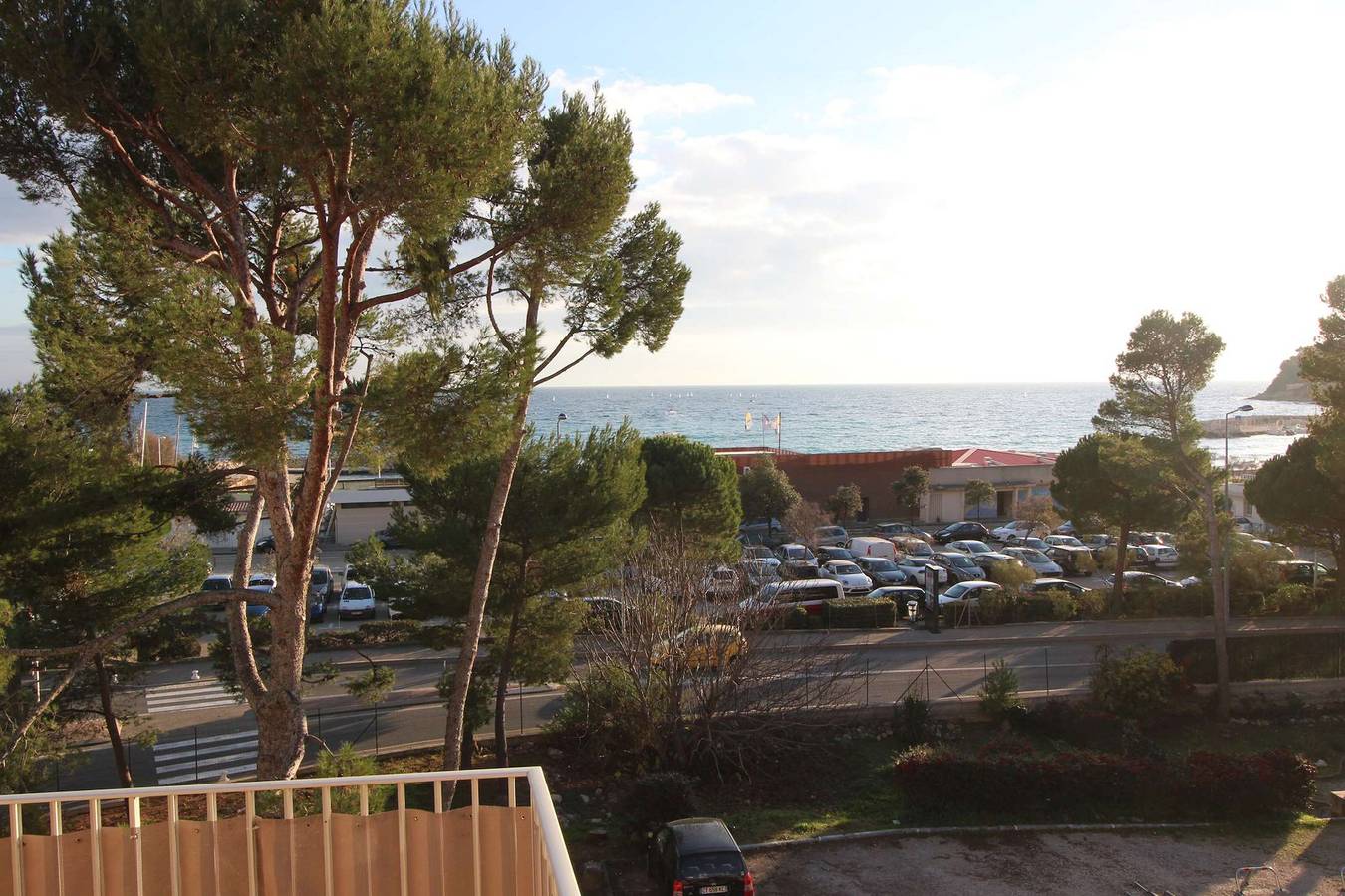 0.1 ml from the beach, house with large terrace and beautiful sea view. in Carry-le-Rouet, Istres region
