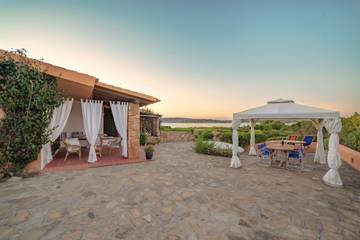 Villa pour 6 personnes, avec vue ainsi que terrasse et jardin dans Costa Smeralda