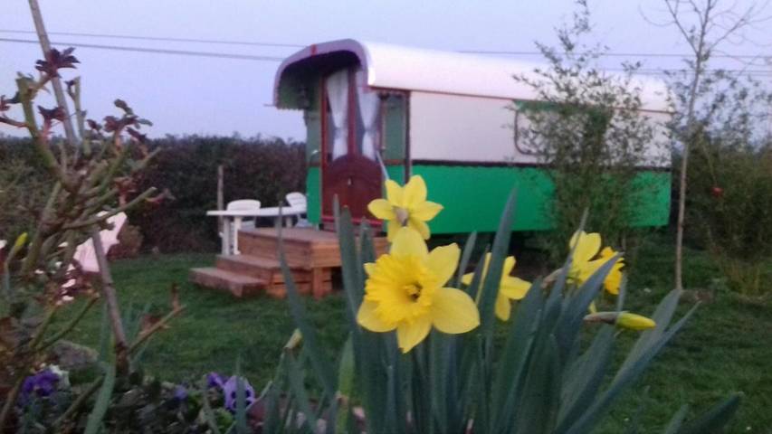 Location de vacances pour 2 personnes, avec jardin ainsi que vue et terrasse à Angé - 2