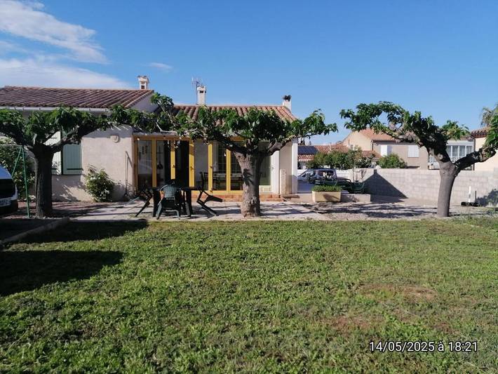 Location de vacances pour 11 personnes, avec terrasse et jardin à Montblanc - 2