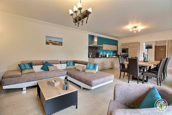 Gîte pour 9 personnes, avec piscine et terrasse à Camlez