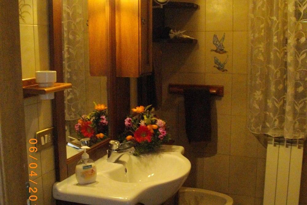 Villa für Familien, die Natur und Ruhe mit Wi-Fi ausgestattet lieben in Gaggi, Messina Provinz