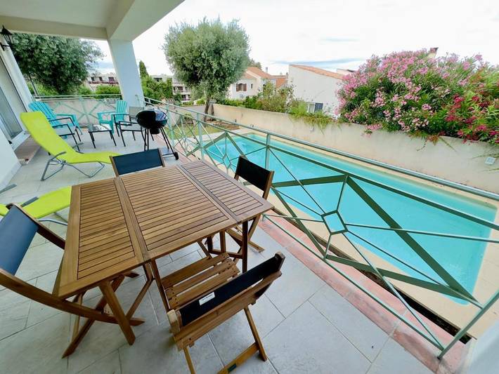 Gîte pour 4 personnes, avec balcon ainsi que piscine et jardin à Biguglia - 2