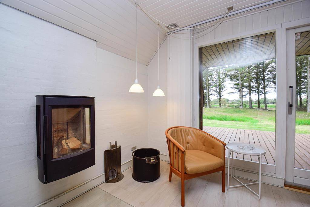 Quietly located thatched roof house with 3 bedrooms – property partially fenced, 2 dogs allowed in Vester Husby, Husby