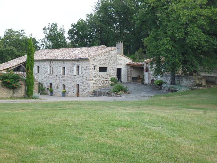 Chambre d’hôte pour 2 personnes, avec Balcon et Terrasse ainsi que Jardin et Vue à Roussayrolles