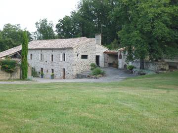 Chambre d’hôte pour 2 personnes, avec vue et jardin à Roussayrolles