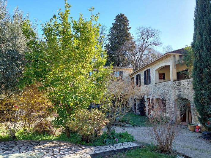 Location de vacances pour 24 personnes, avec jardin ainsi que vue et piscine, adapté aux familles à Sommières - 2