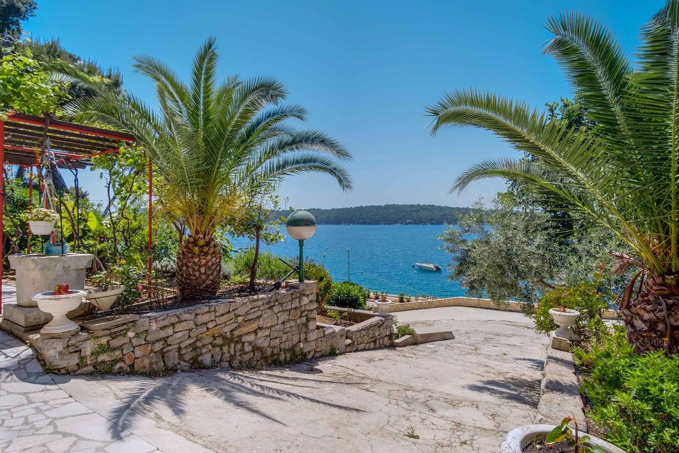 Apartamento vacacional entero, Apartamento de vacaciones a solo 30 m de la playa  in Mali Lošinj, Losinj