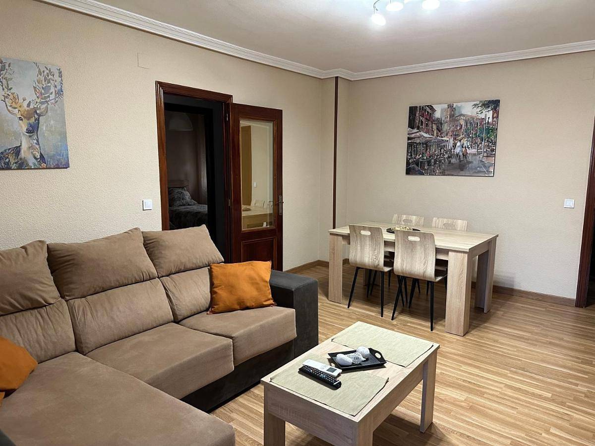 Apartamento entero, Three-Bedroom Apartment in Medina del Campo, Provincia de Valladolid