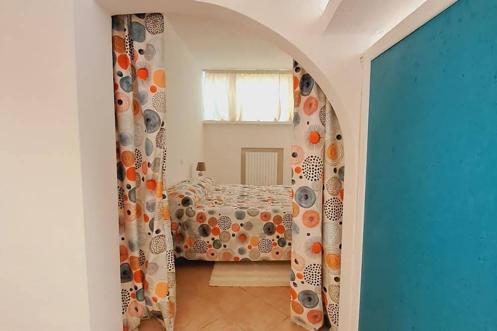 Ganze Wohnung, Family apartment: sleeps 6, Use of garden, sunbeds and swimming pool. in Monte San Pietro, Bologna Provinz