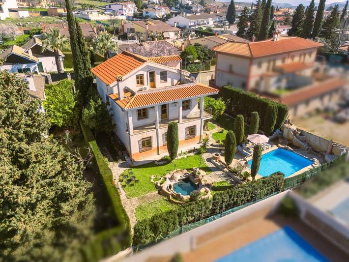 Casa rural para 12 personas, con Balcón y Jacuzzi además de Terraza y Jardín en El Padul - 2