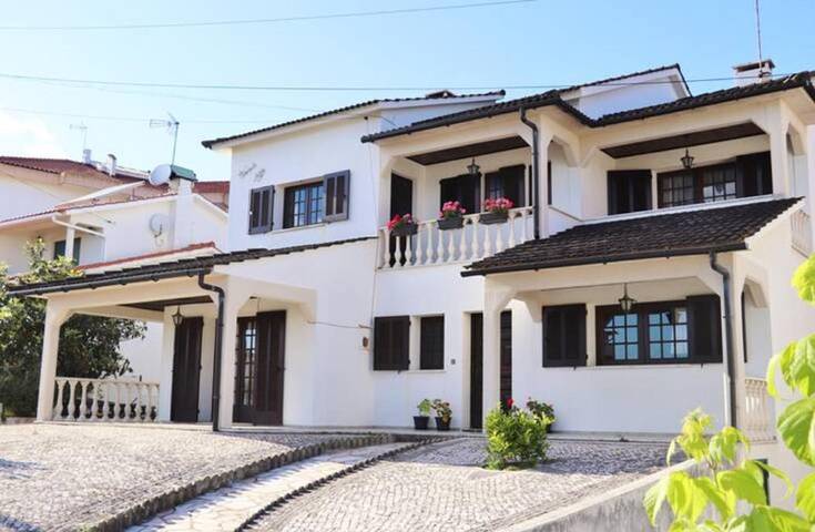 Location de vacances pour 10 personnes, avec vue et terrasse, animaux acceptés dans Ourém - 2