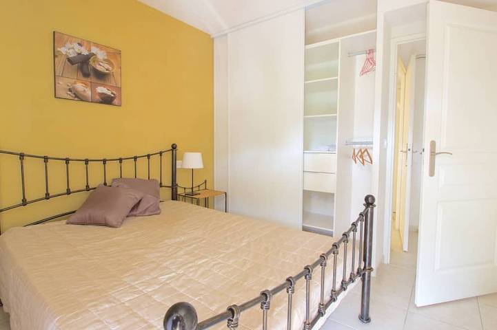 Ganze Wohnung, Golfe Juan - 4 People - Swimming Pool - Private Parking in Golfe-Juan, Vallauris