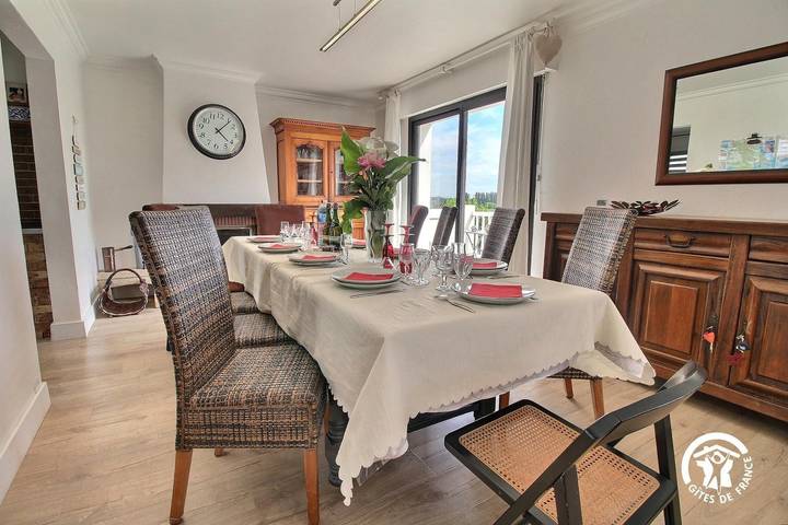 Gîte pour 10 personnes, avec jardin et terrasse à Plouhinec (Morbihan) - 4