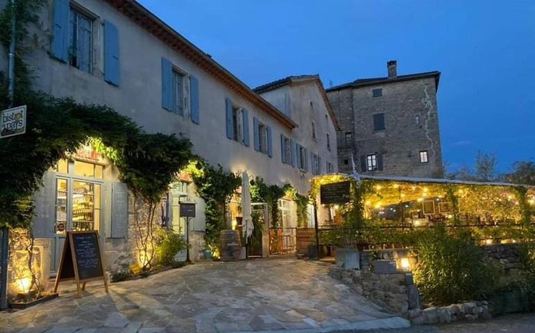 Hôtel pour 8 personnes, avec jardin et vue à Ribes