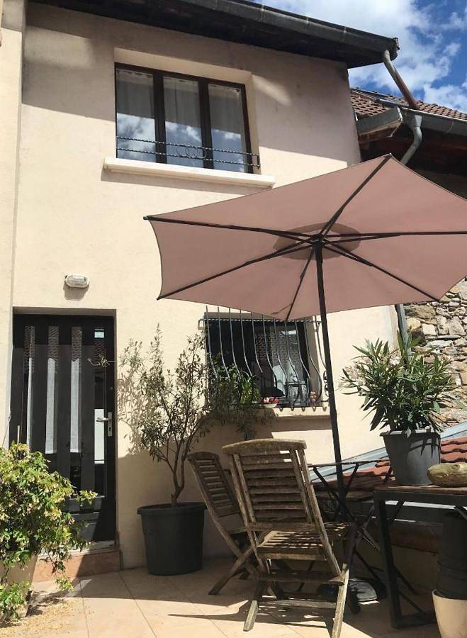 Appartement entier, Two-Bedroom Apartment in Évian-les-Bains, Région de Thonon-les-Bains