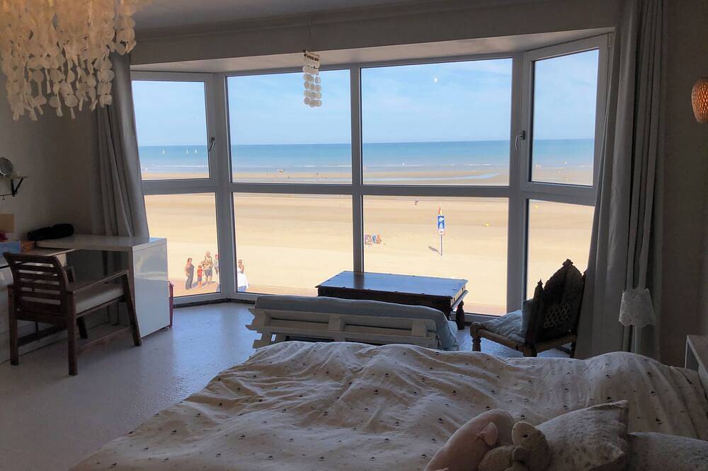 Villaloha, luxury home on the sea wall. in Bray-Dunes, Flanders Dune Coast