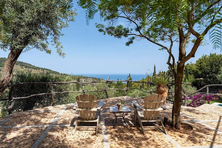 Villa for 4 people, with Terrace and Garden in Deià