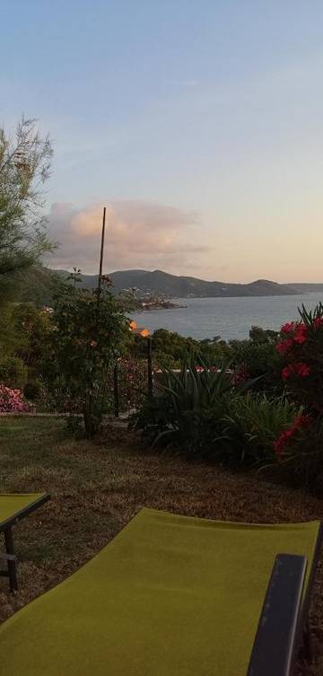 Gîte pour 6 personnes, avec jardin et vue dans Plage du Ruppione