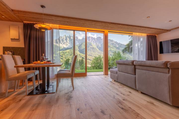 Chalet Panorama Himmelreichhof with Mountain View, Shared Pool & Wi-Fi in Villgratener Berge, Innichen