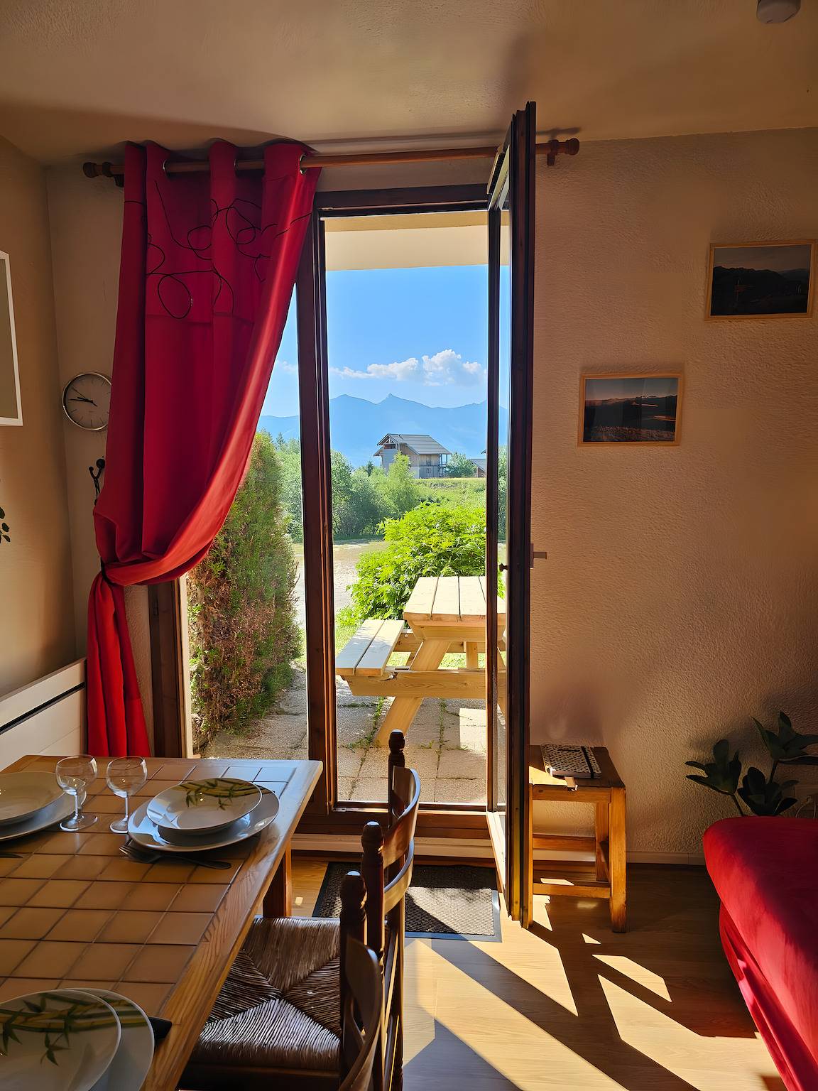 Apartamento entero, Apartamento 'Estudio' con vistas a la montaña, terraza privada y Wi-Fi in La Toussuire, Fontcouverte-la Toussuire