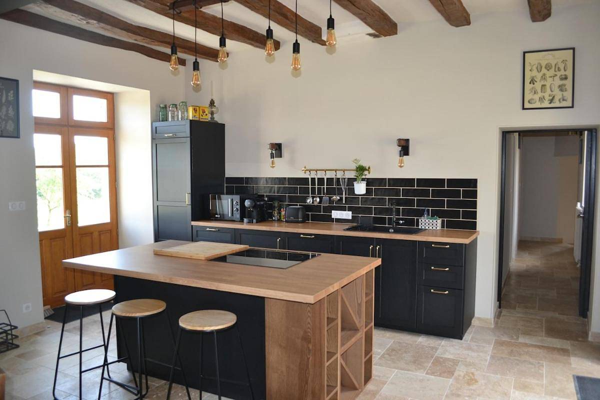 Two-Bedroom House in Cravant-les-Côteaux, Vallée de la Loire