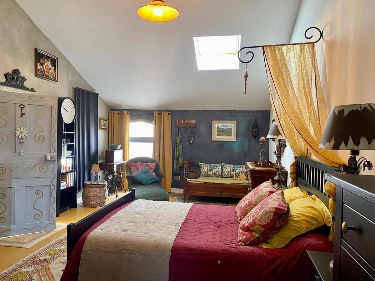Large Double Room in Sainte-Cécile-les-Vignes, Vaucluse