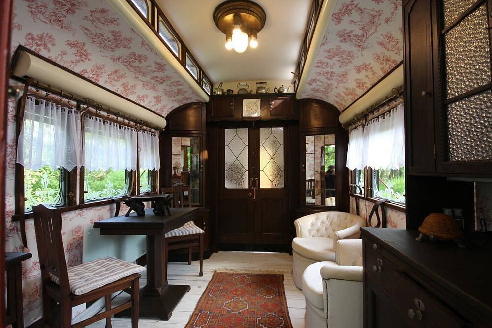 Eine Zeitreise in die 20er-Jahre - im originalgetreu restaurierten Zirkuswagen in Hundsdorf, Westerwald