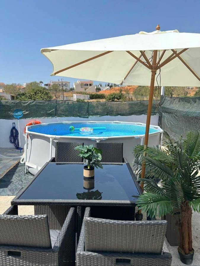 Villa para 5 pessoas, com piscina e vista e ainda jardim em Alvor