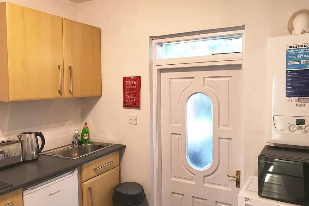 Near Roundhay Park- one of Eu's biggest city Parks in Nottingham, Midlands del Este