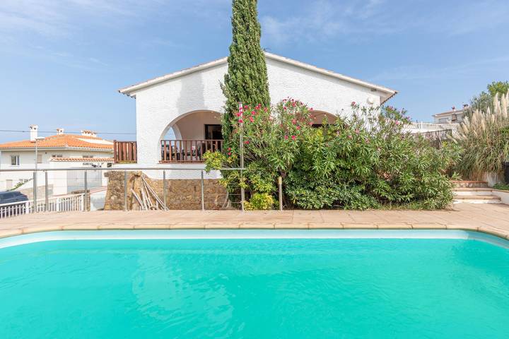 Chalet für 10 Personen, mit Terrasse und Garten sowie Meerblick