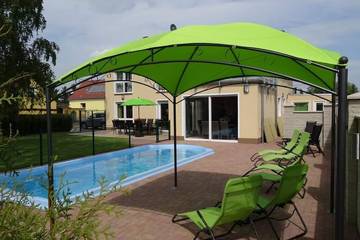 Ferienhaus für 15 Personen, mit Garten und Sauna in Berlin Umland