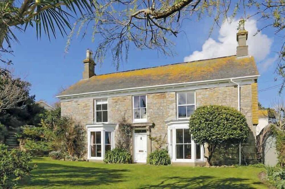 Holiday Rental for 15 People in Cornwall
