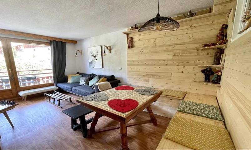 Appart’hôtel pour 6 personnes, avec piscine et vue ainsi que balcon et sauna