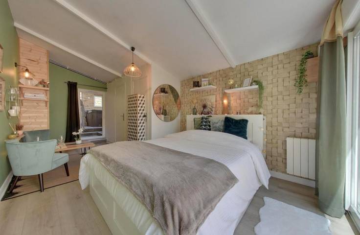 Location de vacances pour 2 personnes, avec Jacuzzi et Terrasse à Sainte-Croix-Grand-Tonne