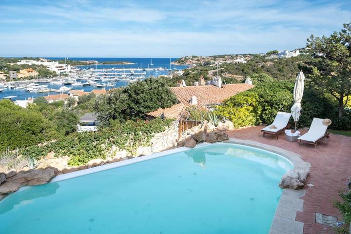 Villa per 10 persone, con Balcone e Terrazza nonché Giardino e Piscina a Porto Cervo