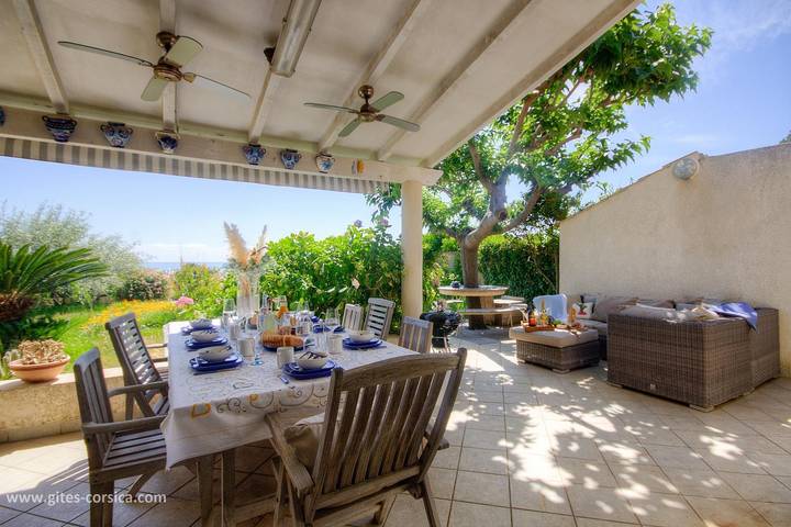 Gîte pour 8 personnes, avec Terrasse ainsi que Jardin et Vue à Lucciana