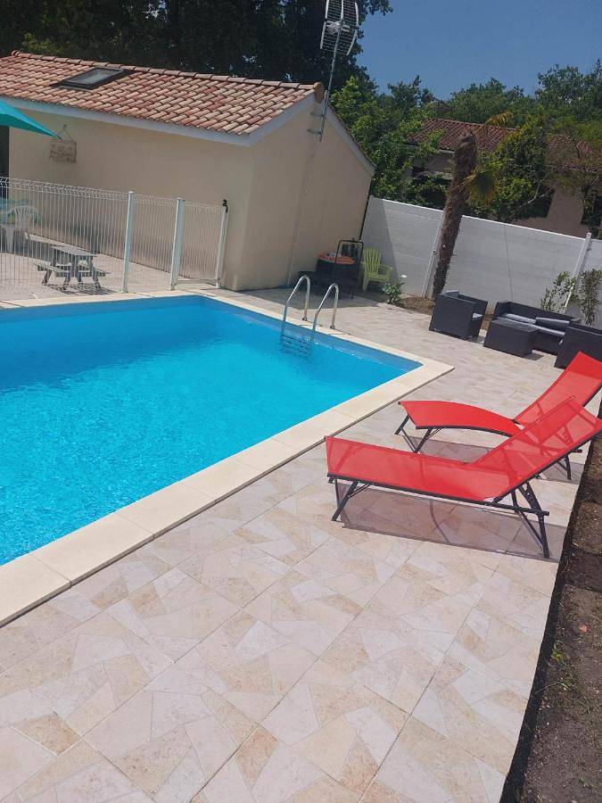 Location de vacances pour 4 personnes, avec jardin et piscine, adapté aux familles à Beychac-et-Caillau - 3