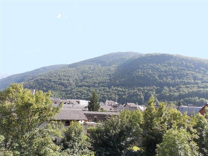 Appartement entier, Luchon - T2 avec balcon, animaux admis, parking in Luchon-Superbagnères, Bagnères-de-Luchon